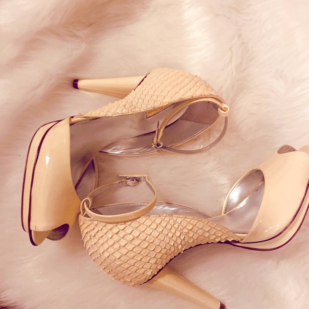 NEW REPORT SIGNATURE NEW CREAM PLATFORM HEELS 6.5